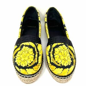 🎯 SOLD🎯 
AUTHENTIC Versace BLACK AND GOLD ESPADRILLES
